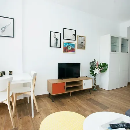 Lovely, Quiet & Center Sea Views